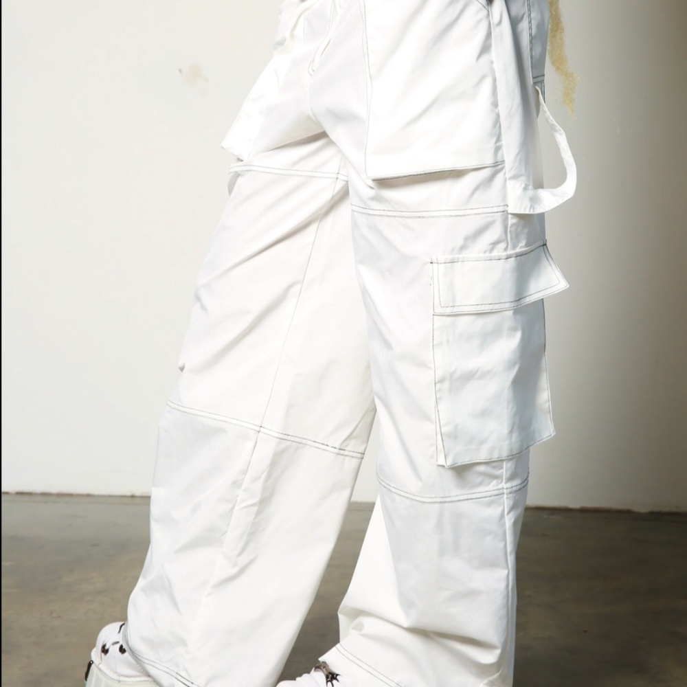 NWT THE RAGGED PRIEST BAGGY WHITE CARGO PANTS (ORIGINALLY $90)